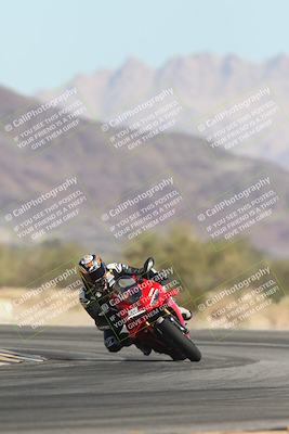 media/Oct-30-2025-Racers Edge (Thu) [[dabbdaf680]]/3-B Group/Session 2 (Turn 14)/